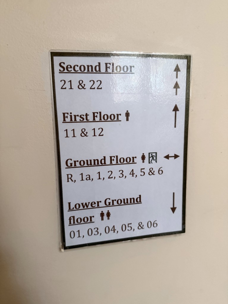 Lot: 15 - BUSINESS CENTRE FOR INVESTMENT WITH LAPSED PLANNING FOR 12 FLATS - List on rooms on each floor